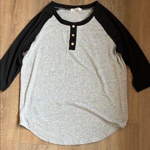 3/4 length sleeve sporty shirt
